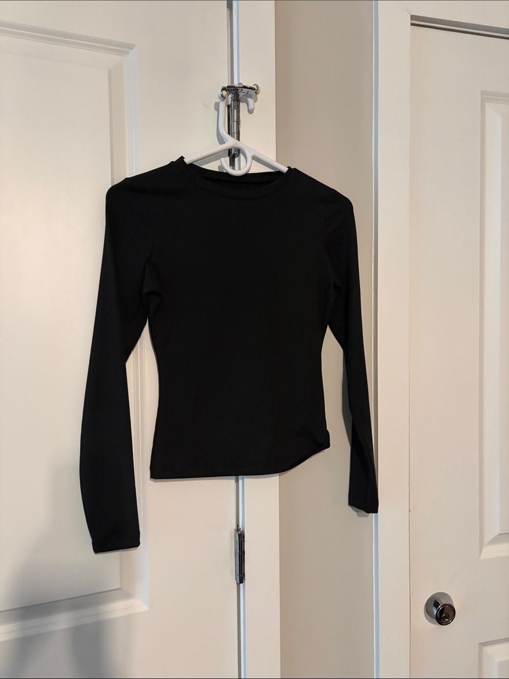 Women's Black Long Sleeve Crewneck Top